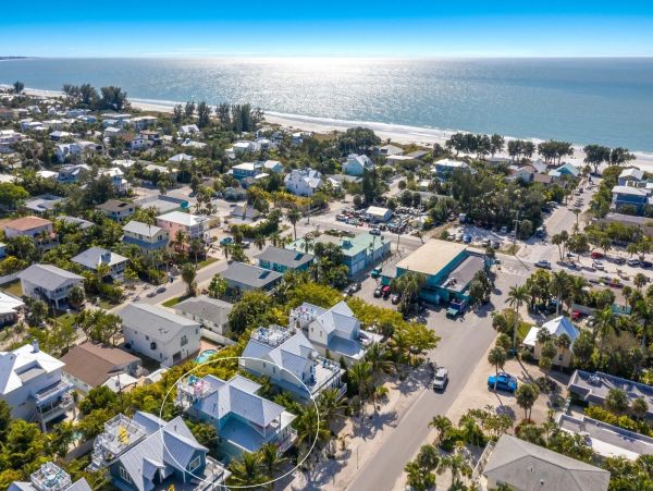 Luxury Five Bedroom Vacation Pool Home in Anna Maria