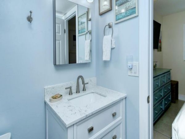 Longboat Key Island Escape: Cozy Condo Near Beach & Pool