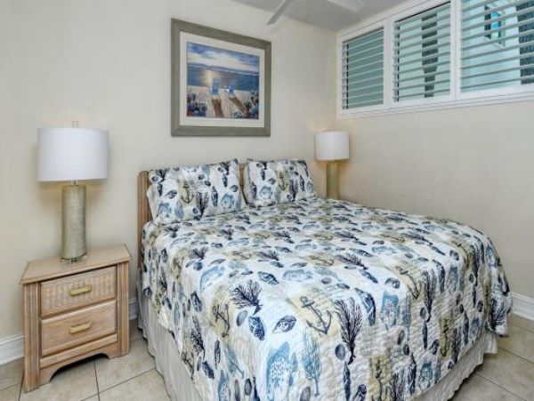 Longboat Key Island Escape: Cozy Condo Near Beach & Pool