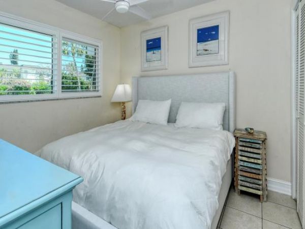 Longboat Key Island Escape: Cozy Condo Near Beach & Pool