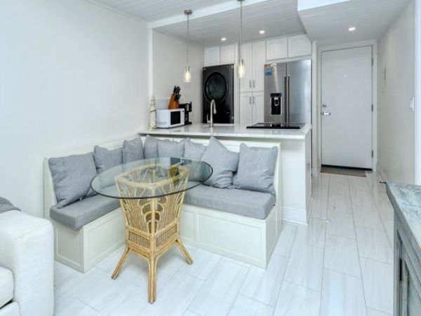 Longboat Key Island Escape: Cozy Condo Near Beach & Pool