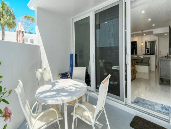 Longboat Key Island Escape: Cozy Condo Near Beach & Pool