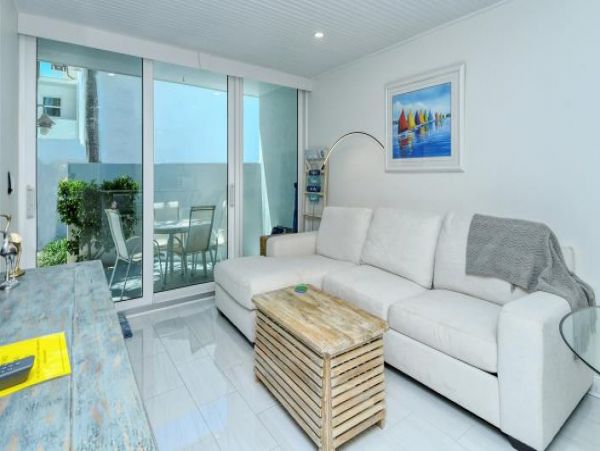 Longboat Key Island Escape: Cozy Condo Near Beach & Pool