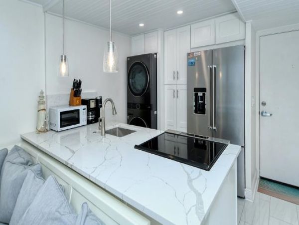 Longboat Key Island Escape: Cozy Condo Near Beach & Pool