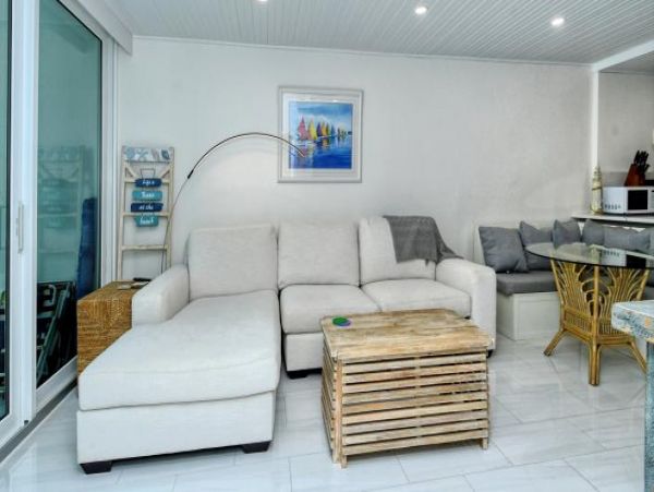 Longboat Key Island Escape: Cozy Condo Near Beach & Pool