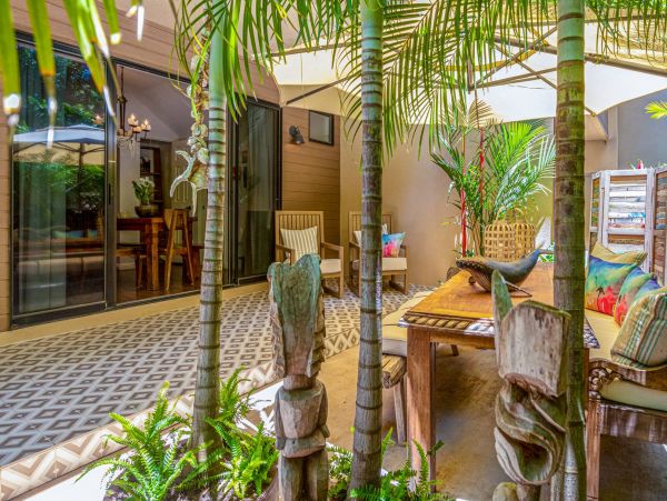 Napilii 3 Bedroom Vacation Rental Home Short Walk To Beach