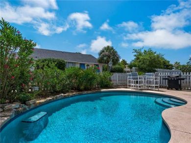 Destin Rental Accommodates 10 Guests Short Walk to Beach