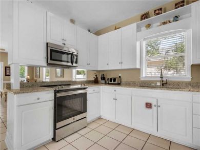 Destin Rental Accommodates 10 Guests Short Walk to Beach