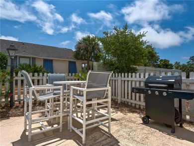 Destin Rental Accommodates 10 Guests Short Walk to Beach