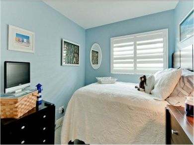 Guest Bedroom with Queen Bed