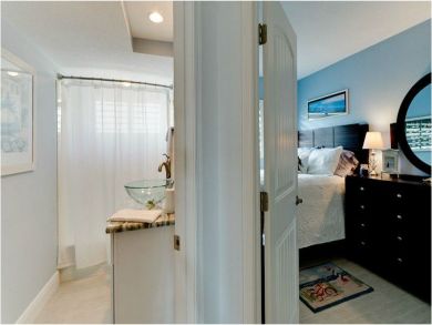 Second Bathroom with Shower in Tub