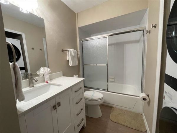 Bradenton Beach Vacation Condo Sleeps Six Guests