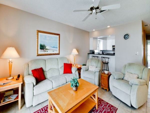 Bradenton Beach Vacation Condo Sleeps Six Guests
