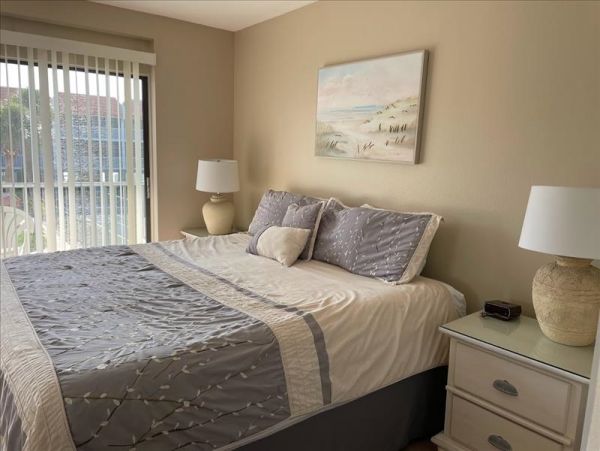 Bradenton Beach Vacation Condo Sleeps Six Guests
