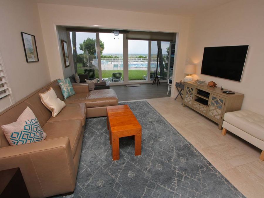 Longboat Key Vacation Condo Sleeps Six Guests On The Beach