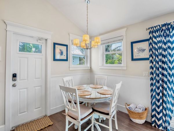 A Spacious Island Retreat with Private Pool on Anna Maria Island