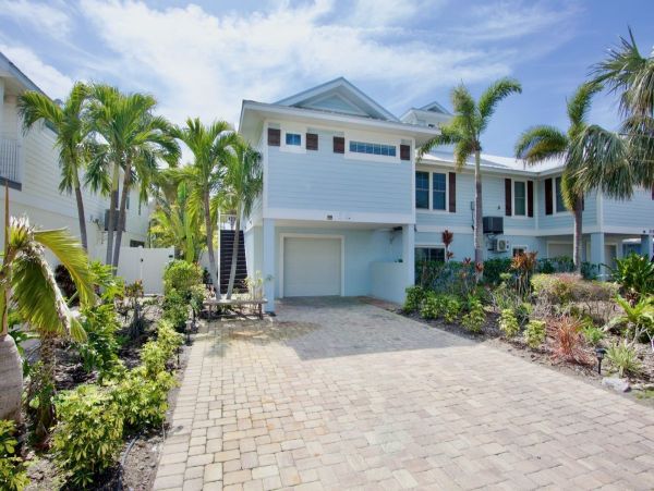 A Spacious Island Retreat with Private Pool on Anna Maria Island