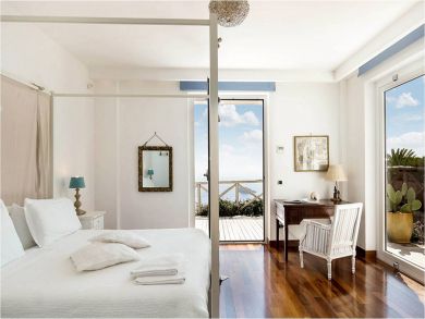 Master Bedroom with Queen Bed