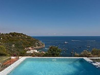 Pool & Sea View