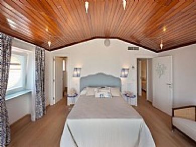Queen Bedroom 4