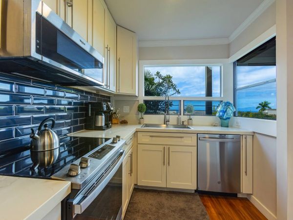 Beautifully Remodeled Two Bedroom Condo with Great Ocean Views in Wailea