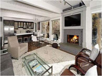 Two Bedroom Walk to Lift Condo in Aspen
