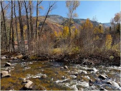 Two Bedroom Walk to Lift Condo in Aspen