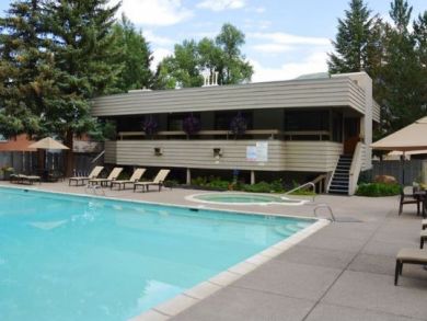 Two Bedroom Walk to Lift Condo in Aspen