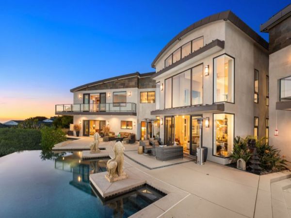 One of La Jolla's Most Luxurious Homes with Pool & Views of the Pacific