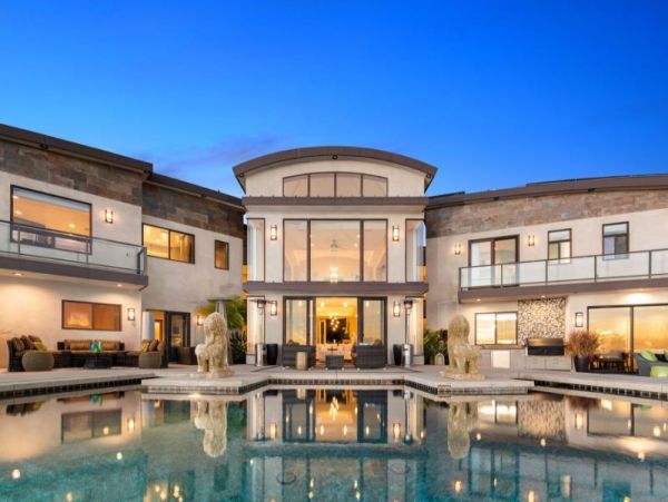One of La Jolla's Most Luxurious Homes with Pool & Views of the Pacific
