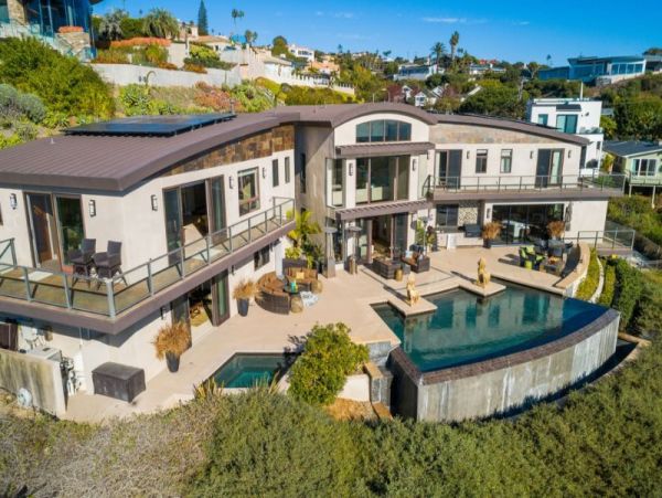 One of La Jolla's Most Luxurious Homes with Pool & Views of the Pacific