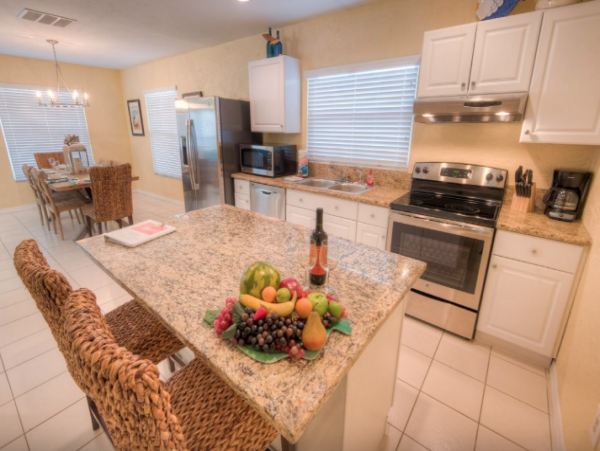Three Bedrooms Sleeps Eight Guests- Anna Maria- Beach Front