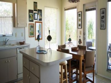 Kitchen with Breakfast Bar