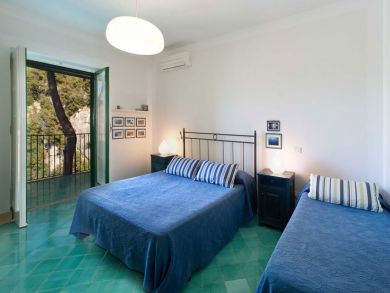 Double & SIngle Beds in Bedroom 5