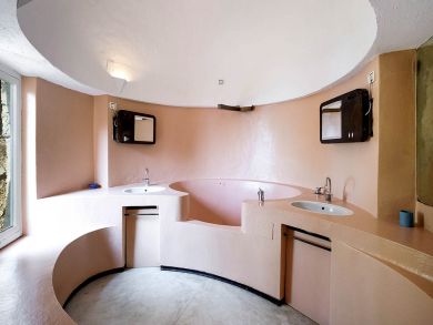 Bathroom with Tub & Dual Vanity