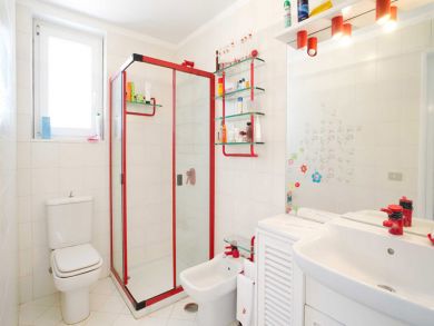 Bathroom with Enclosed Shower & Wash Basin