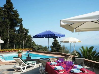 Poolside Lounging & Dining Area