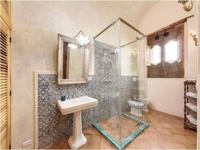 Fifth Bathroom with Enclosed Shower Fifth Bathroom with Enclosed Shower