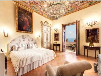 Master Bedroom with Queen Bed & Sea View Master Bedroom with Queen Bed & Sea View