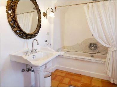 Bathroom with Shower in Tub