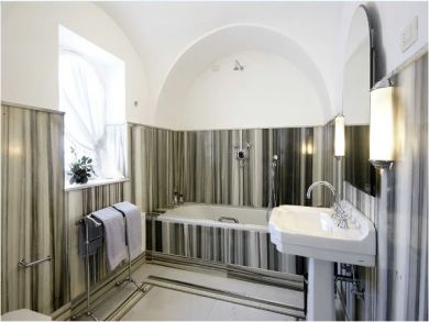 Bathroom with Shower in Tub