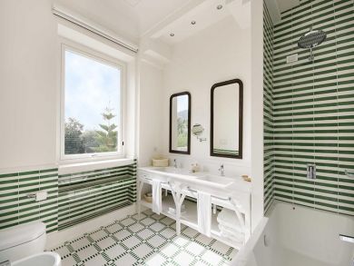 Bathroom with Shower in Tub