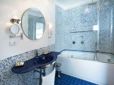 Bathroom with Shower in Tub