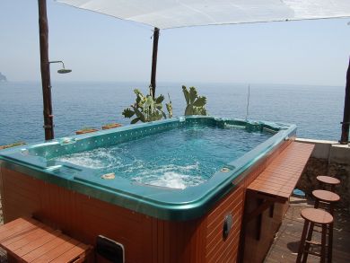 Sea View Hot Tub & Outdoor Shower