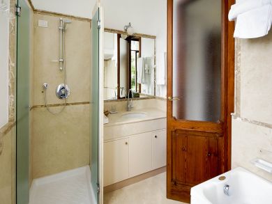 Bathroom with Jacuzzi & Walk-in Shower