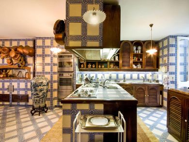 Fully Stocked Kitchen