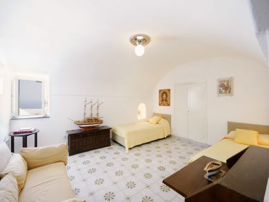 Guest House Bedroom with Twin Beds & Sleeper Sofa