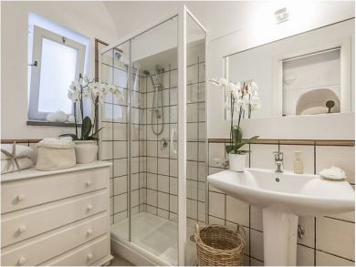 Bathroom with Pedestal Sink & Enclosed Shower