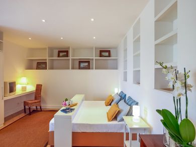Queen Bedroom 4