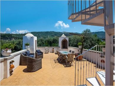 Outdoor Dining Area